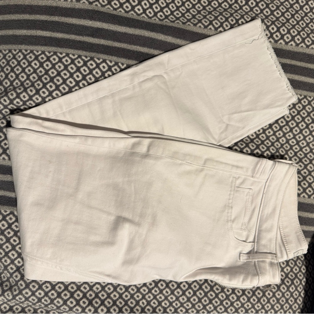 Vineyard Vines white jeans
